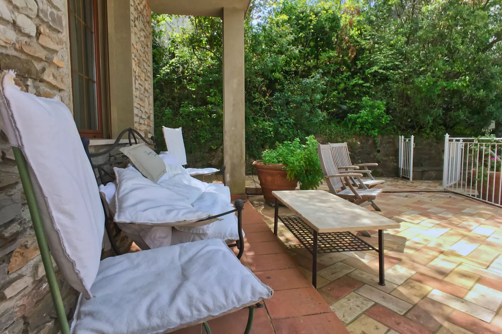 Sassetta Castagno-Terrasbalkon