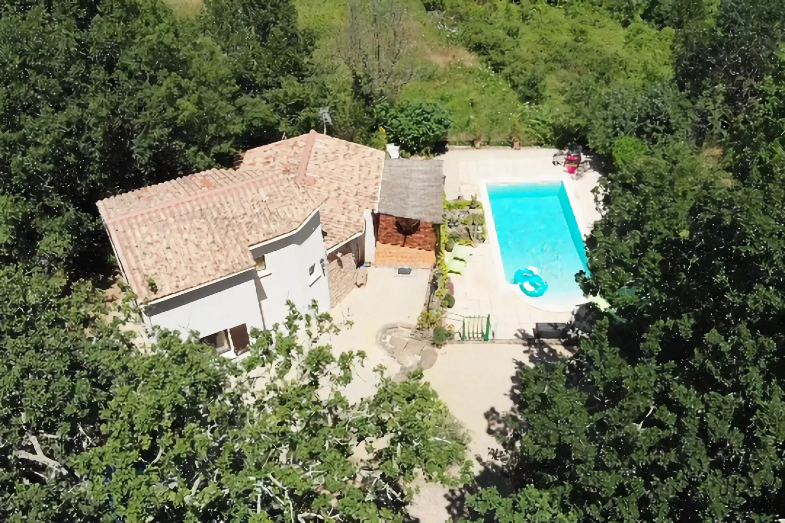 Les Chênes- SAINT-BRÈS-Buitenkant zomer