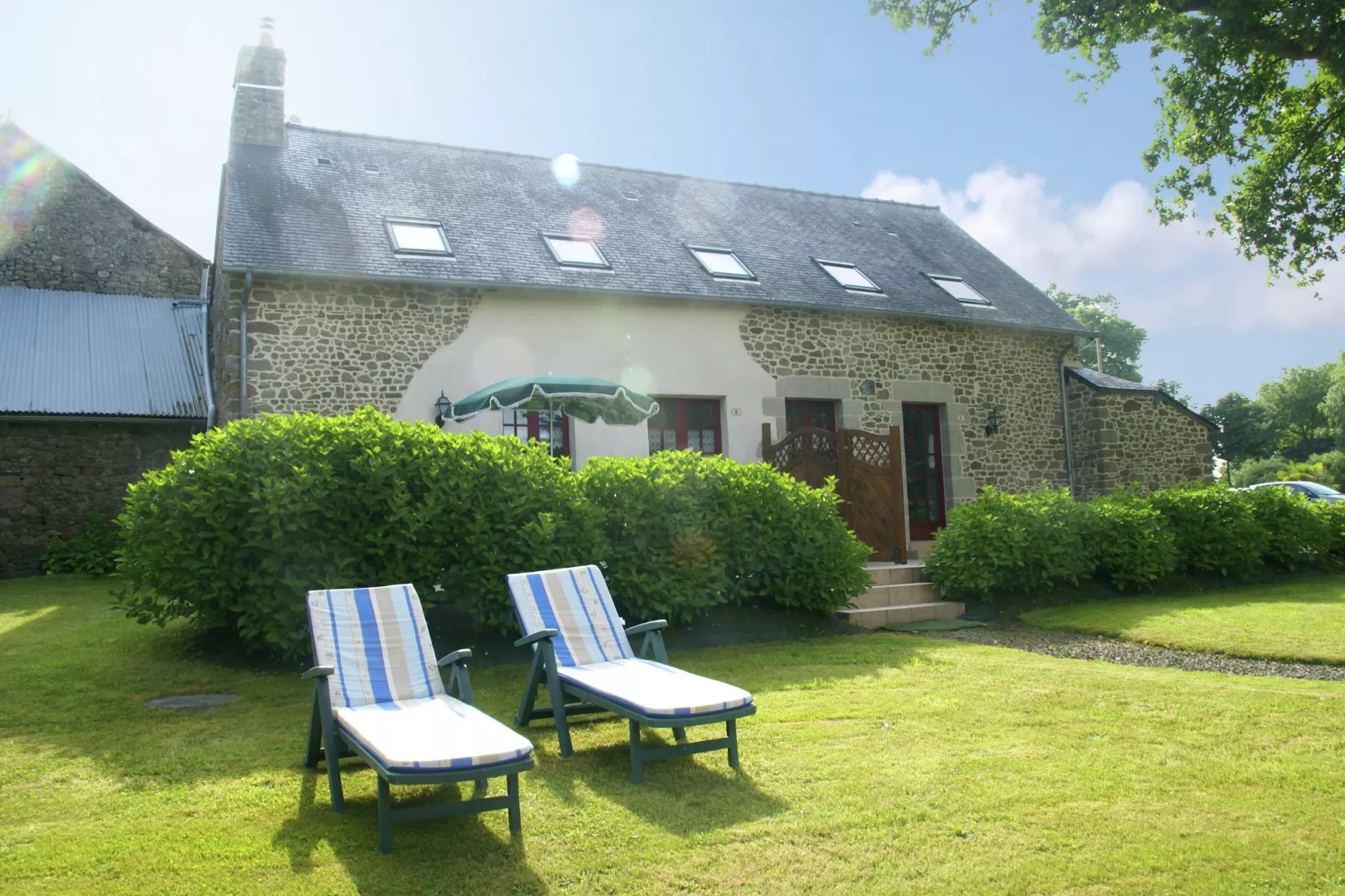 Maison à 1/2h du Mont Saint Michel-Tuinen zomer