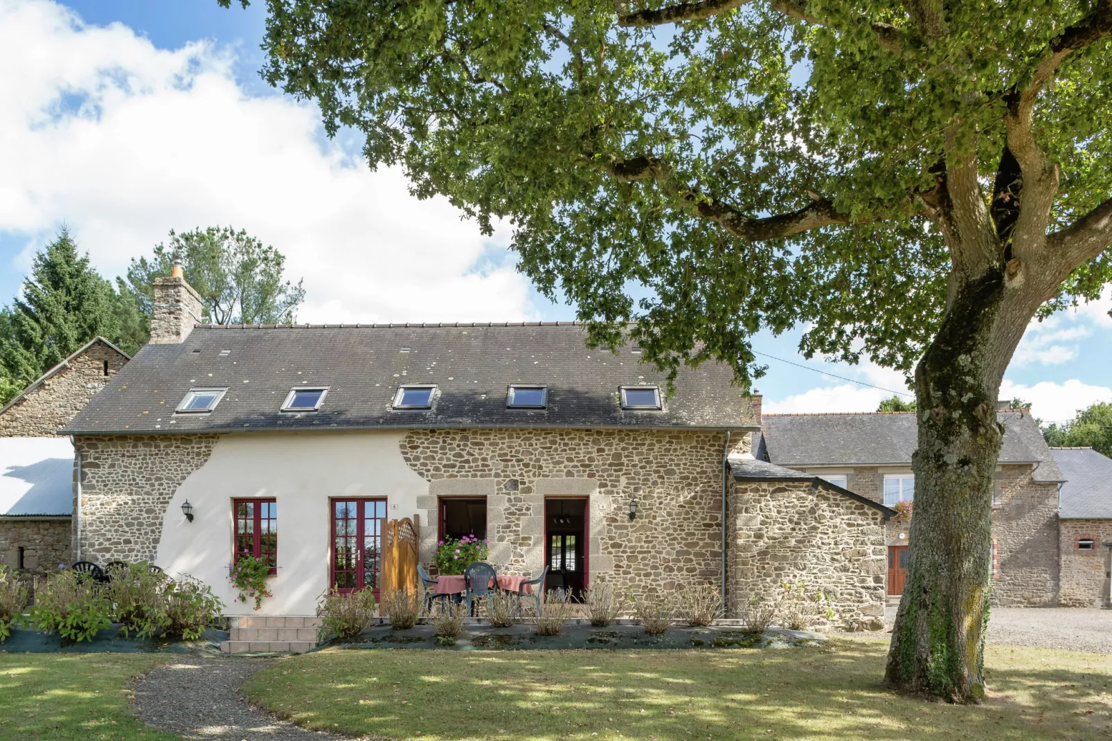 Maison à 1/2h du Mont Saint Michel-Buitenkant zomer