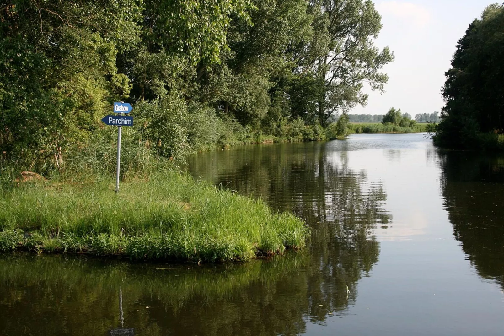 Skandinavisches Holzhaus am Störkanal in Plate-Gebieden zomer 5km