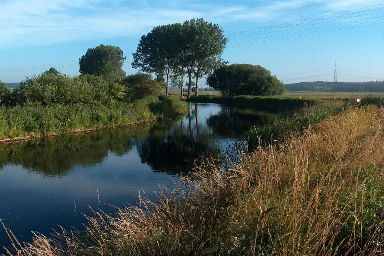 Skandinavisches Holzhaus am Störkanal in Plate-Gebieden zomer 5km