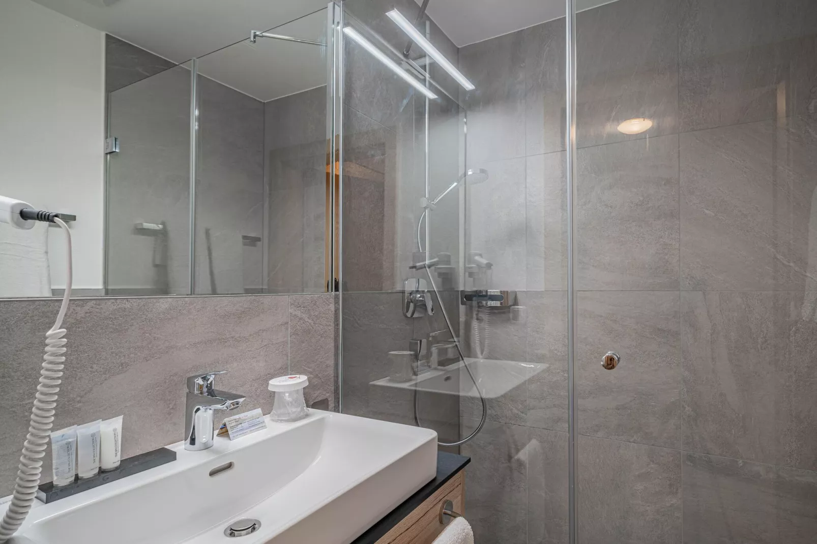 Haus Andrea Cäciel-Badkamer