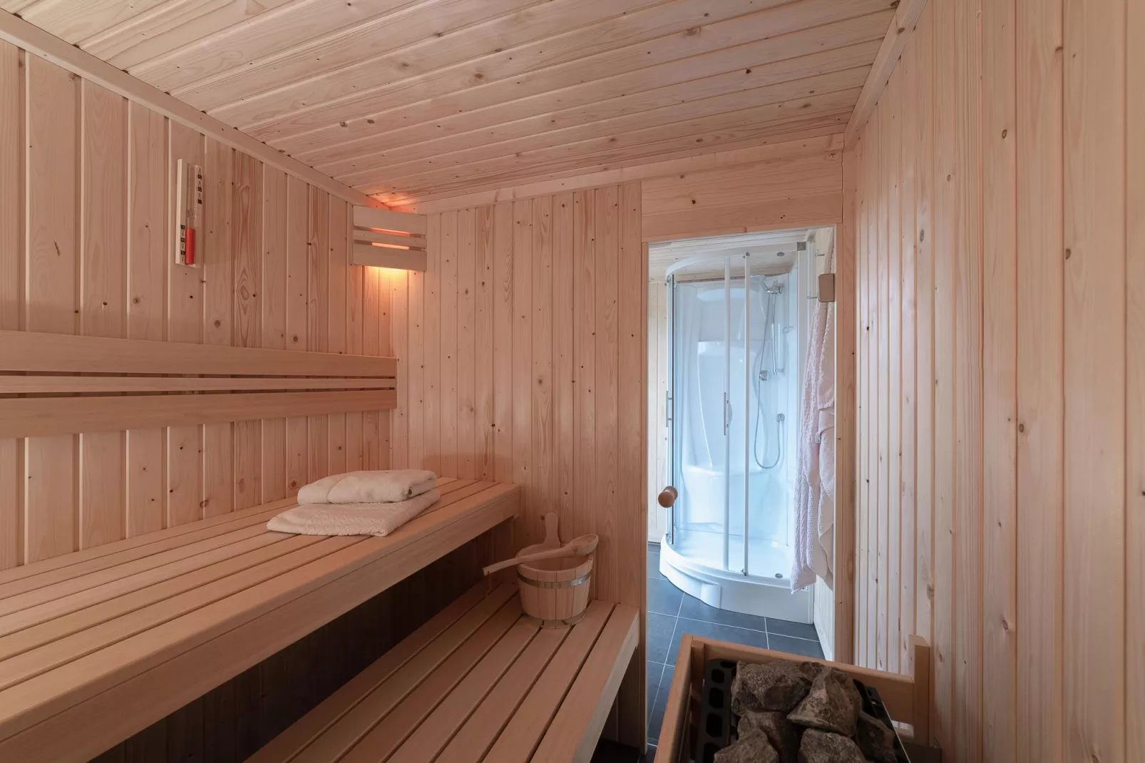 6 persoons vrijstaand met sauna/hond-Wellness