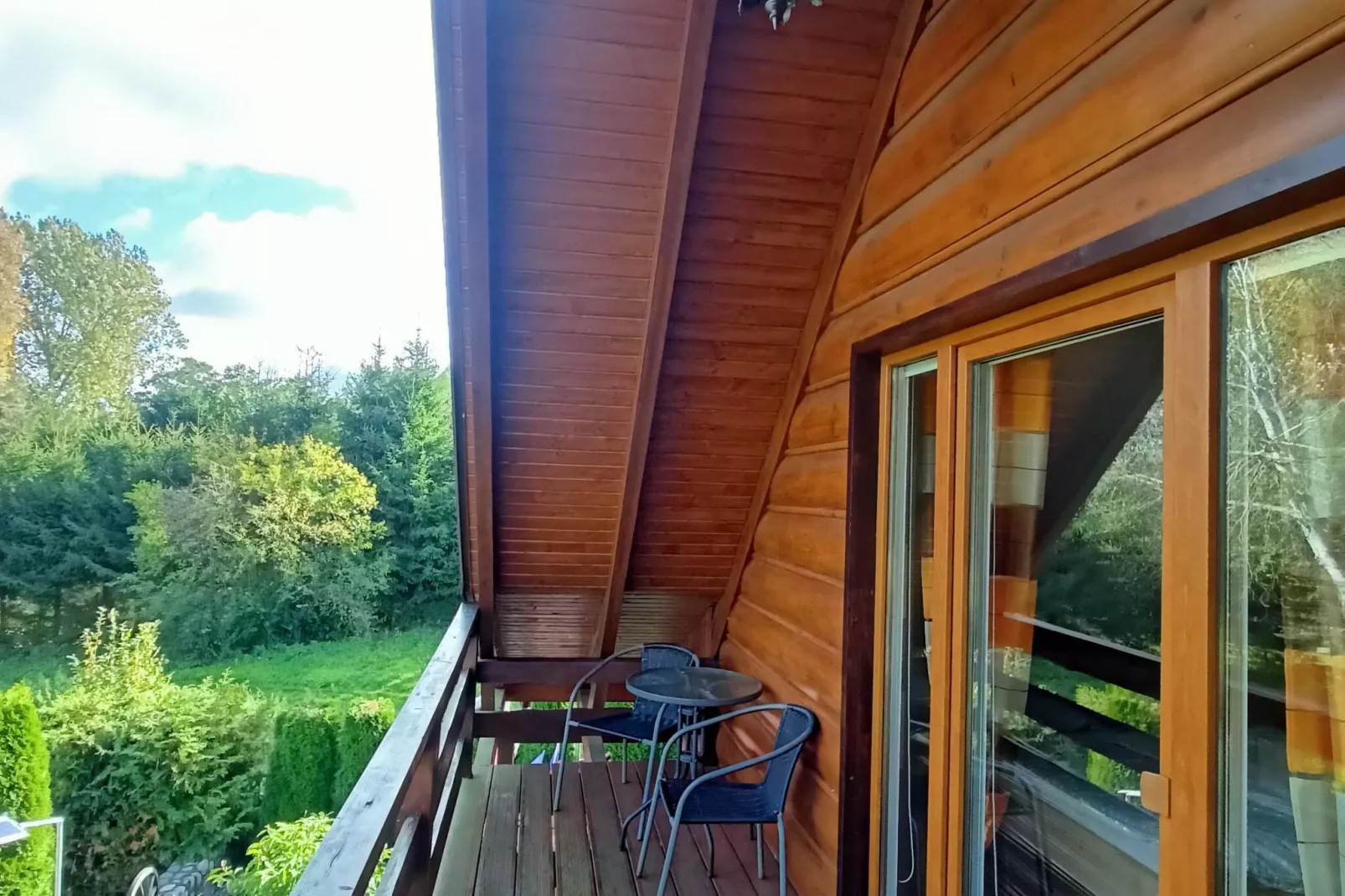 A house on the shore of the lake-Terrasbalkon