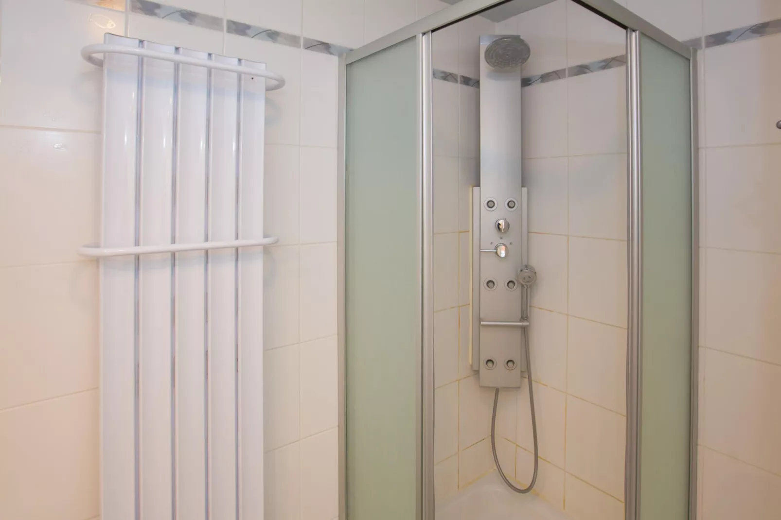 VIKING / G6 0603 GARAGE 273-Badkamer