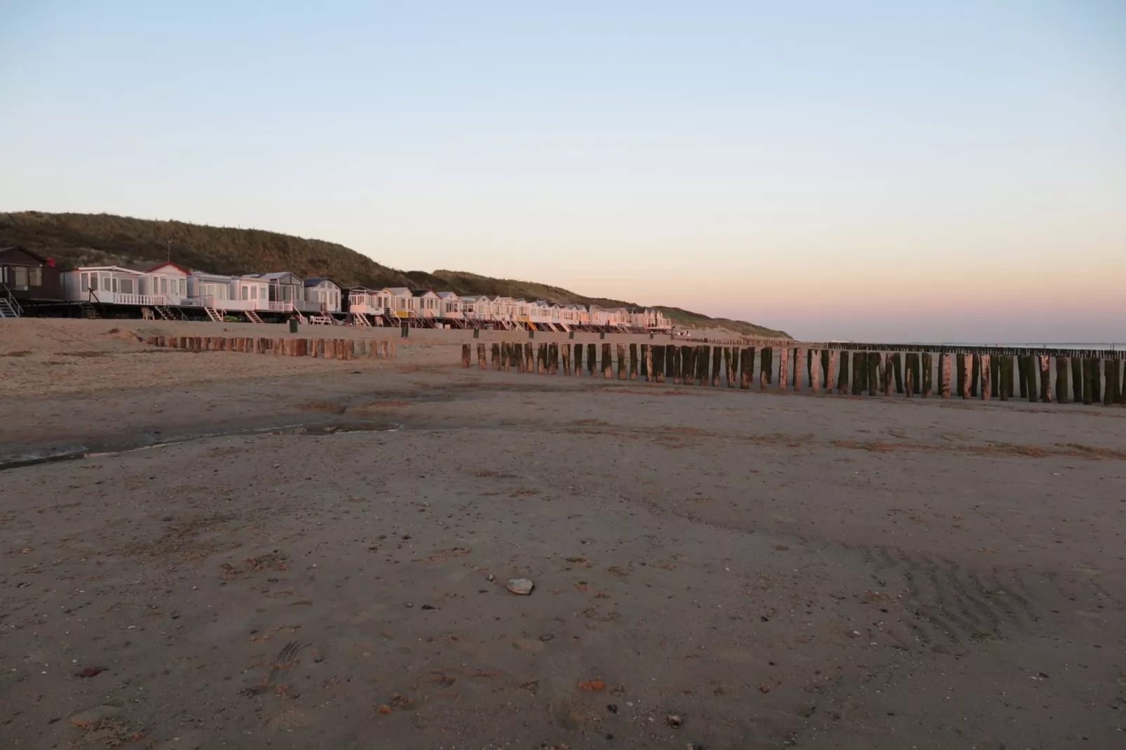 Slaapstrandhuisje - Strand dishoek 60-Tuinen zomer