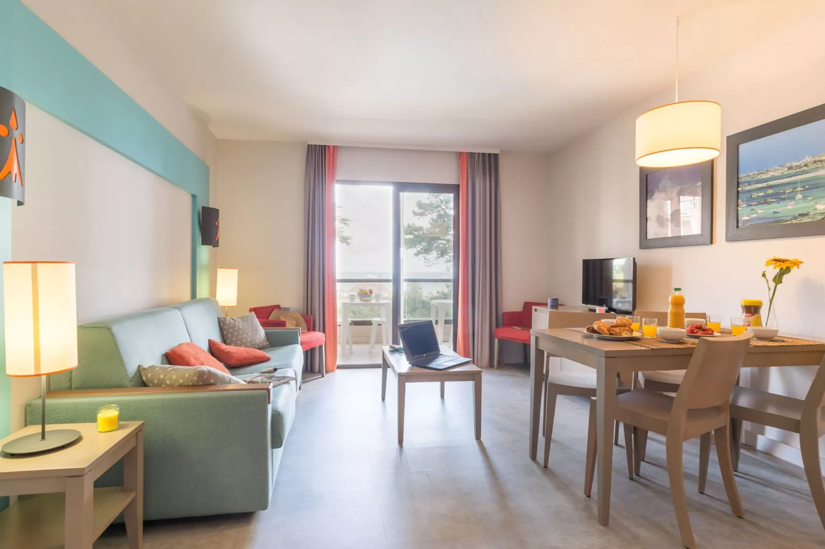 Residence L'Archipel Perros-Guirec // 25S Superior - Apt 5 p- 1 bedroom - sea view-Woonkamer