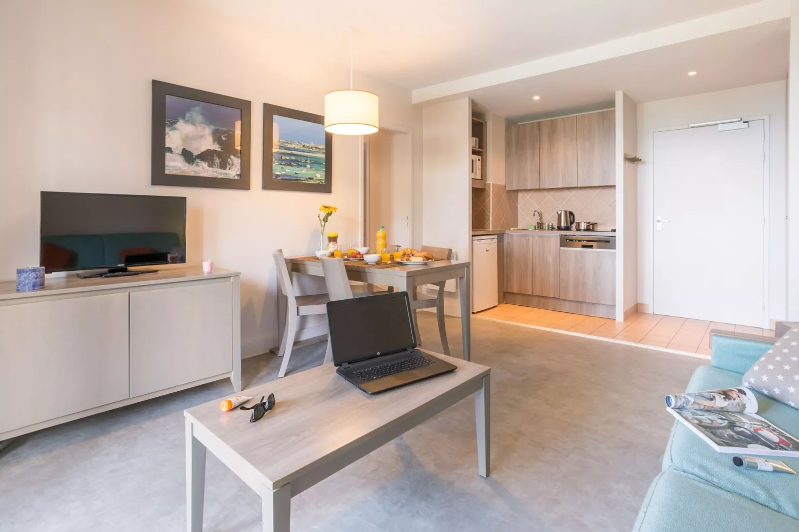 Residence L'Archipel Perros-Guirec // 25S Superior - Apt 5 p- 1 bedroom - sea view-Woonkamer