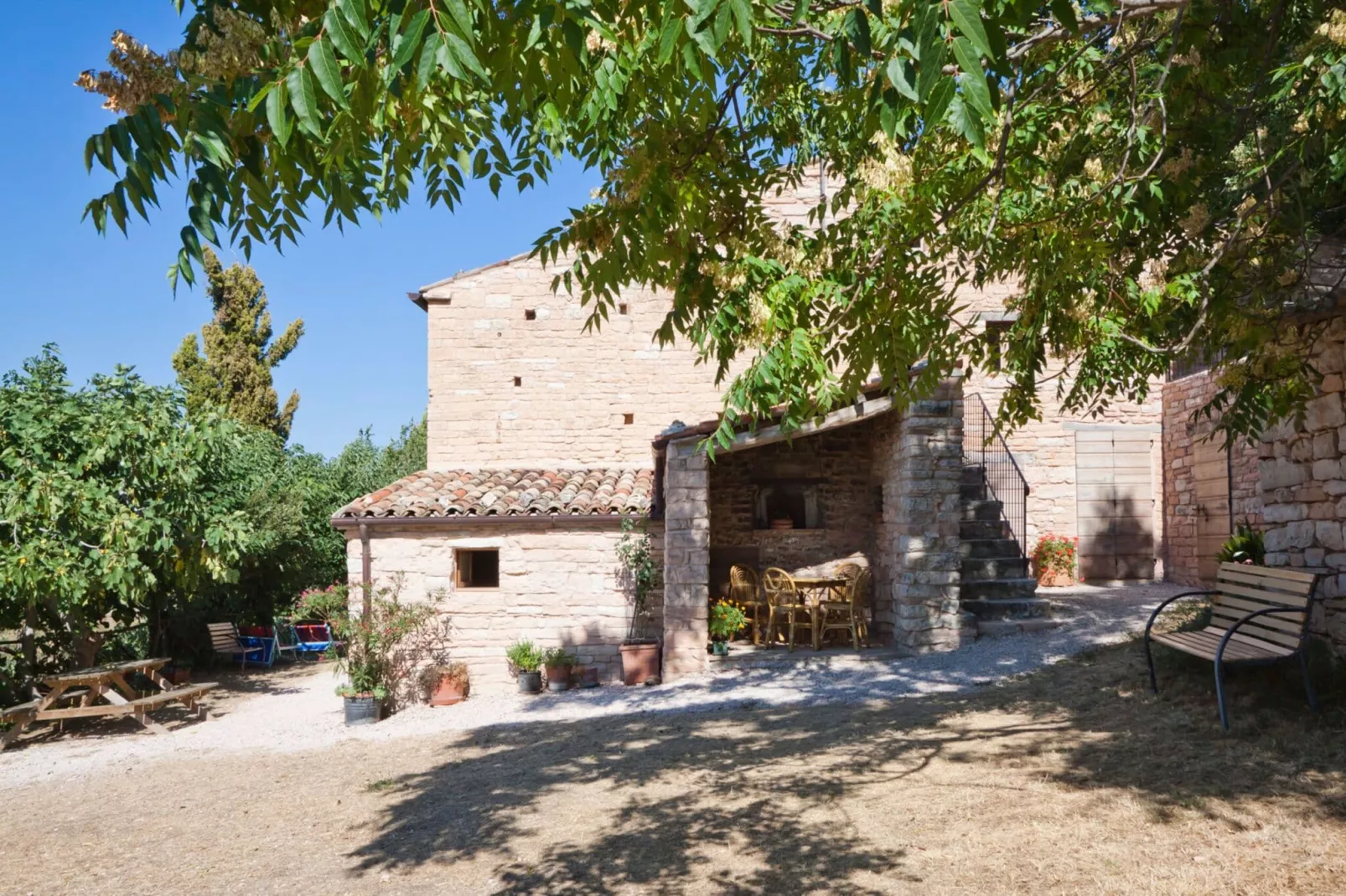 Il Conio Ginestra-Buitenkant zomer