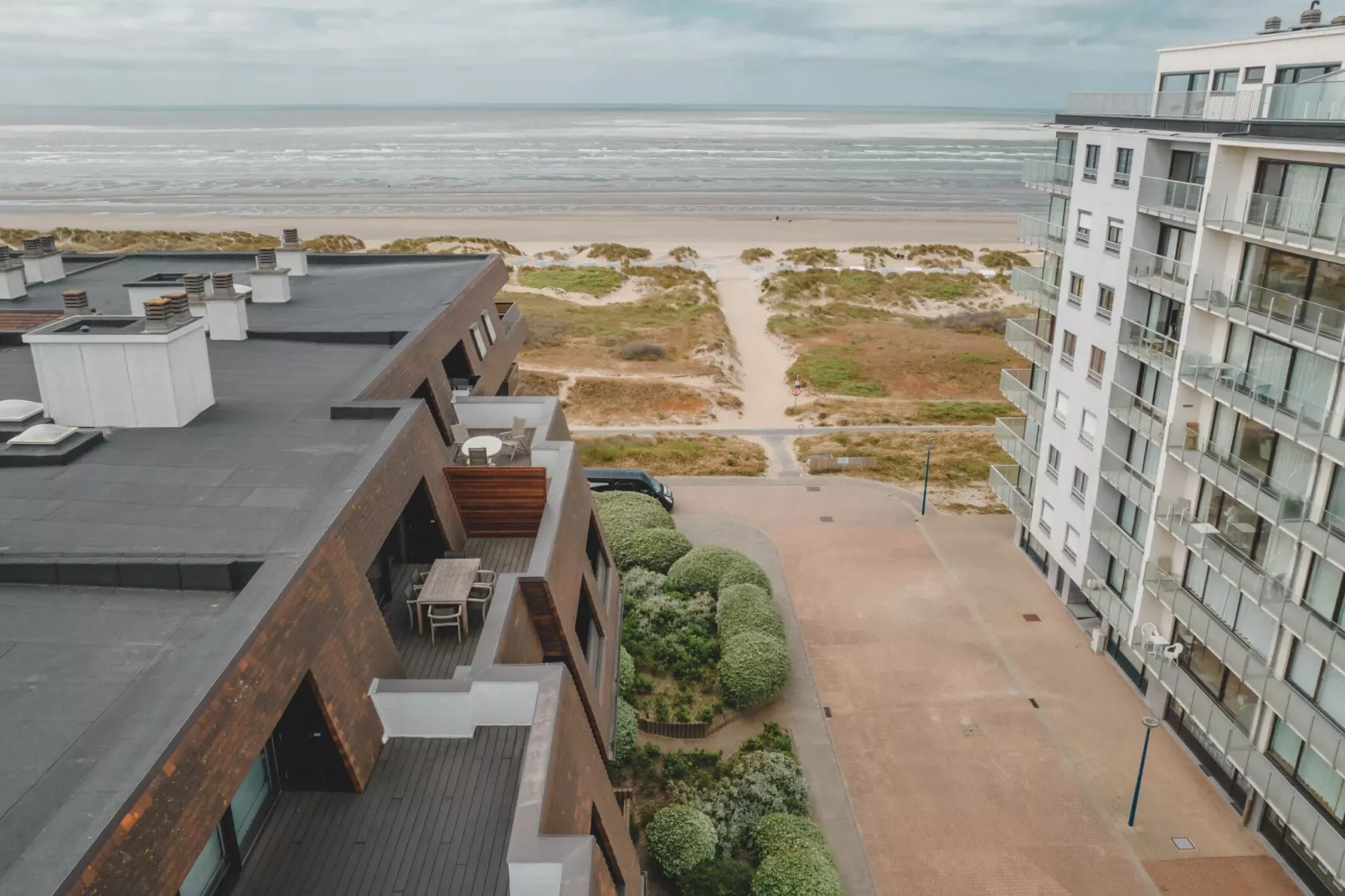 PLAZA I/0802-Uitzicht zomer