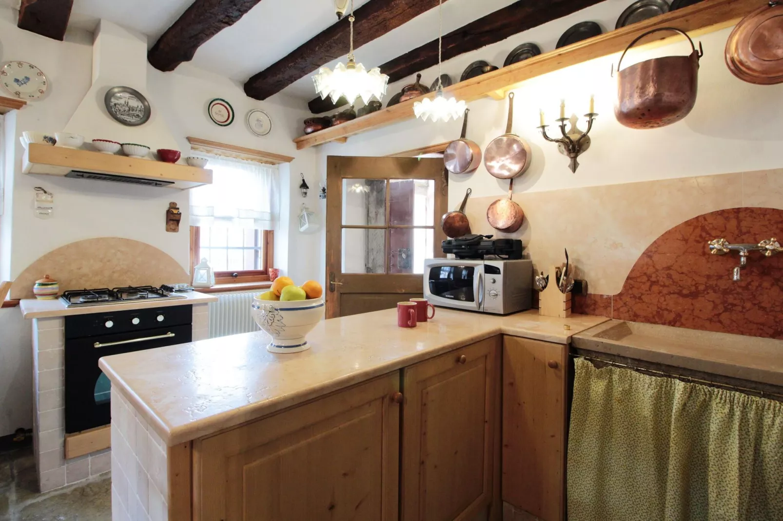 CASA TRAME DEGLI ANGELI 5 pax-Keuken