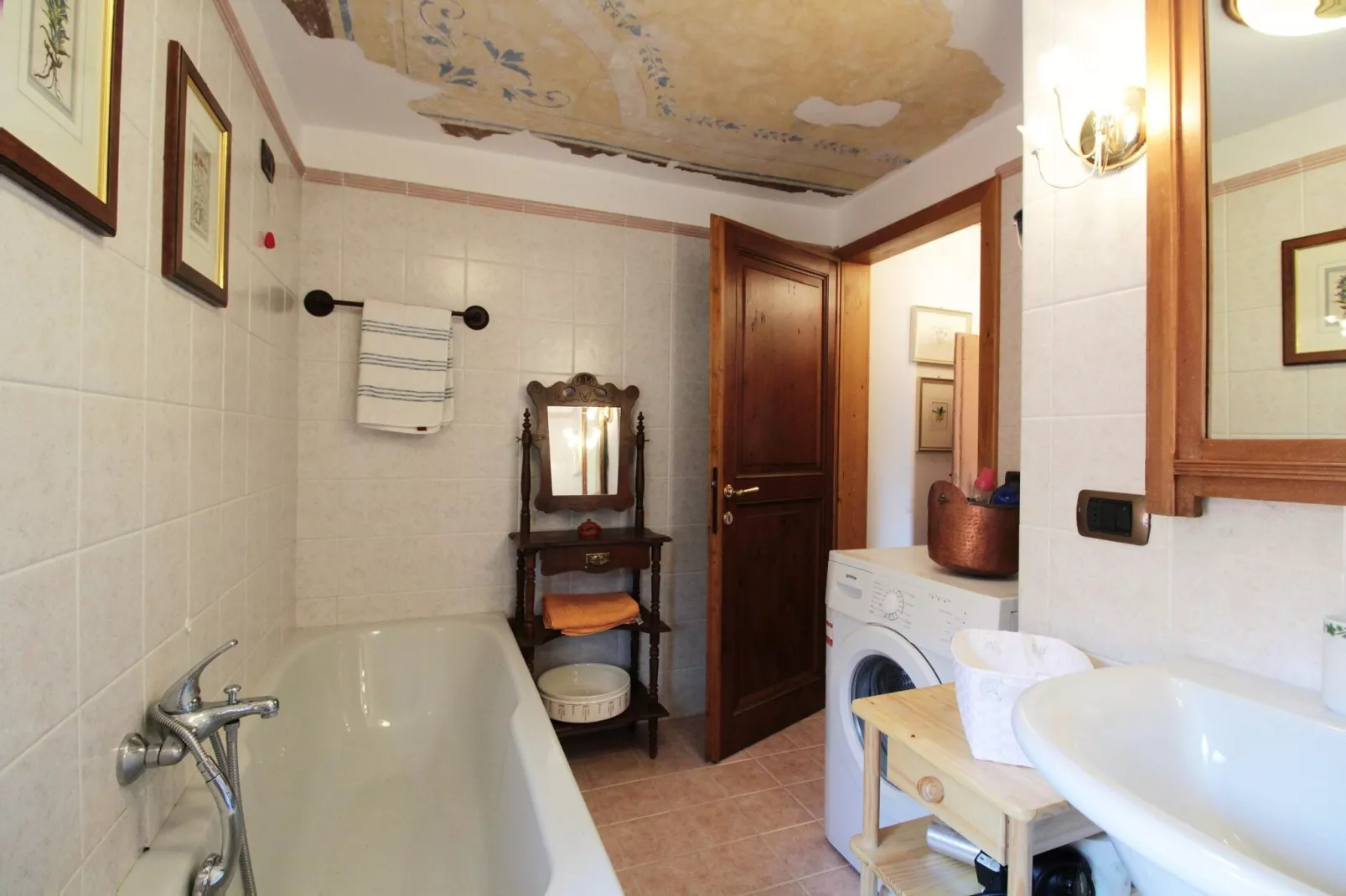 CASA TRAME DEGLI ANGELI 5 pax-Badkamer