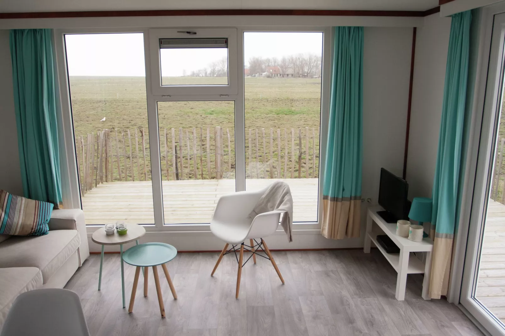 Comfortabel chalet met afwasmachine, vlakbij de Waddenzee-Woonkamer