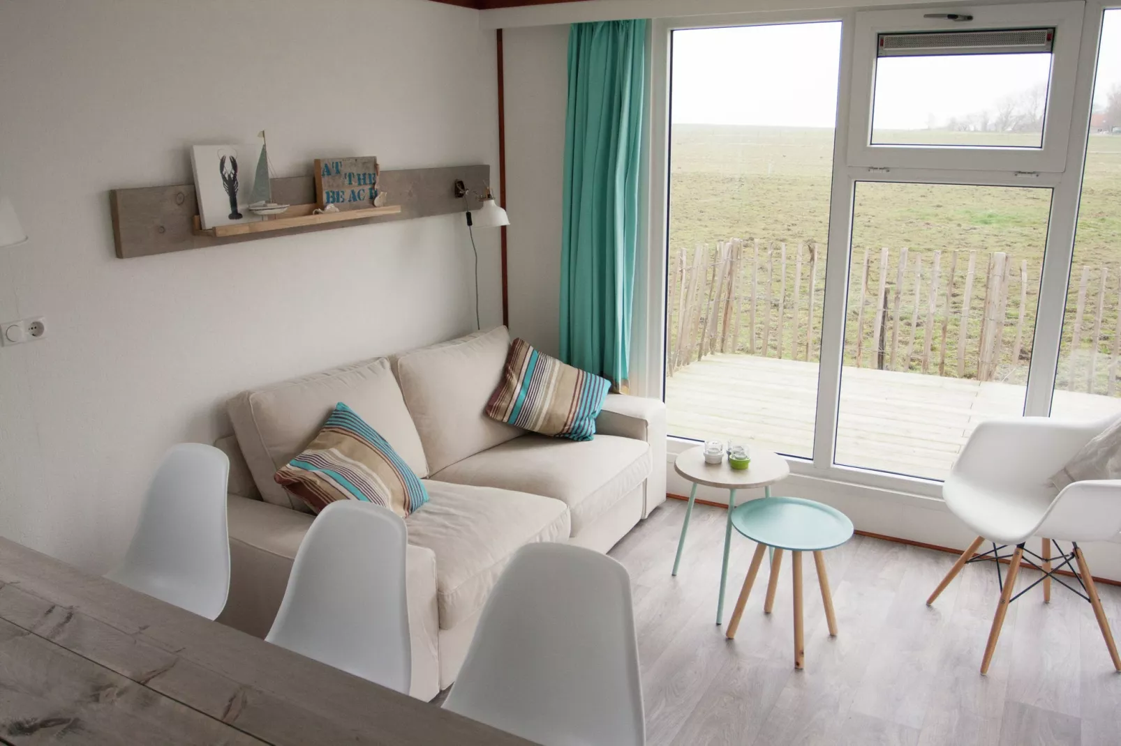 Comfortabel chalet met afwasmachine, vlakbij de Waddenzee-Woonkamer