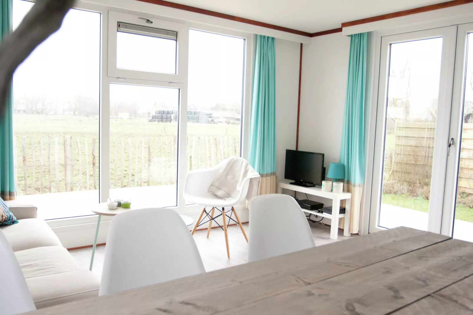 Comfortabel chalet met afwasmachine, vlakbij de Waddenzee-Woonkamer