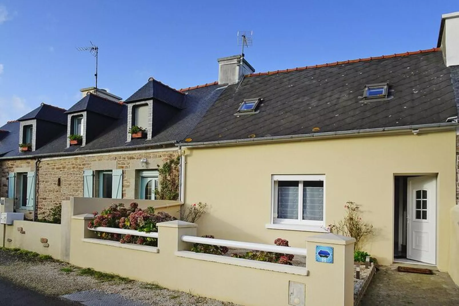 Terraced house with garden and sea view Paimpol-Buitenkant zomer