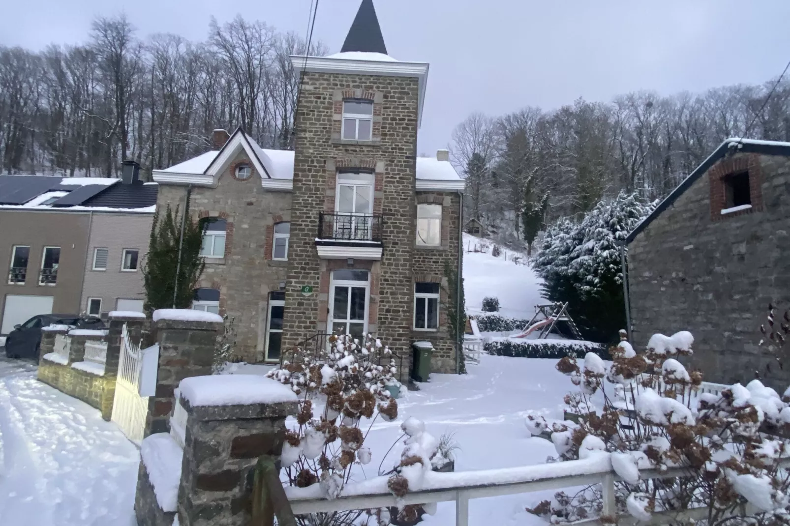 Le petit château de Harze-Gebied winter 1km