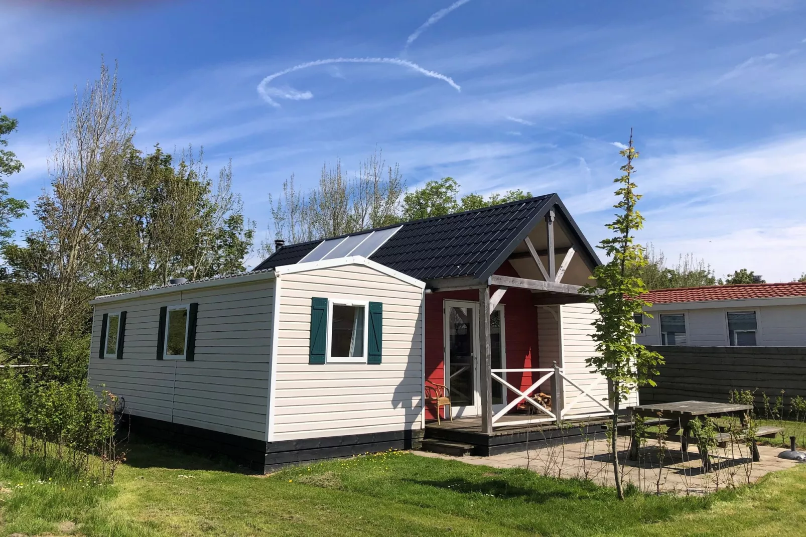 Comfortabel chalet met magnetron, vlakbij de Waddenzee-Buitenkant zomer