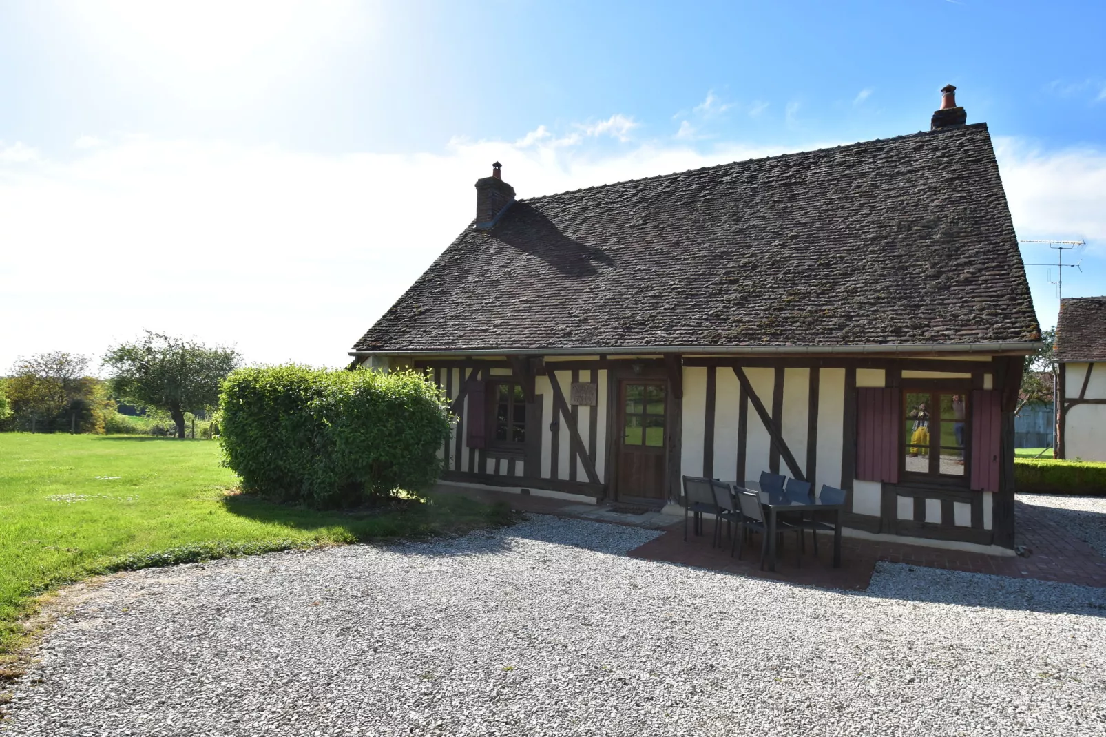 Maison de vacances St Maurice sur Aveyron-Buitenkant zomer