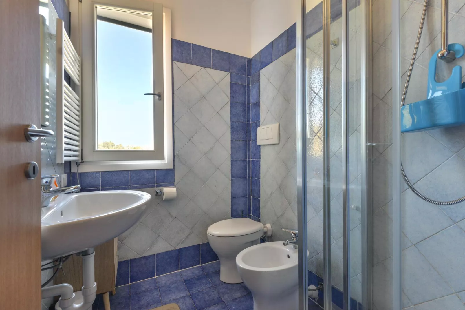 RES "I CASTAGNI" APPARTAMENTO  TRILOCALE LA CHICCA con Vista Mare-Badkamer