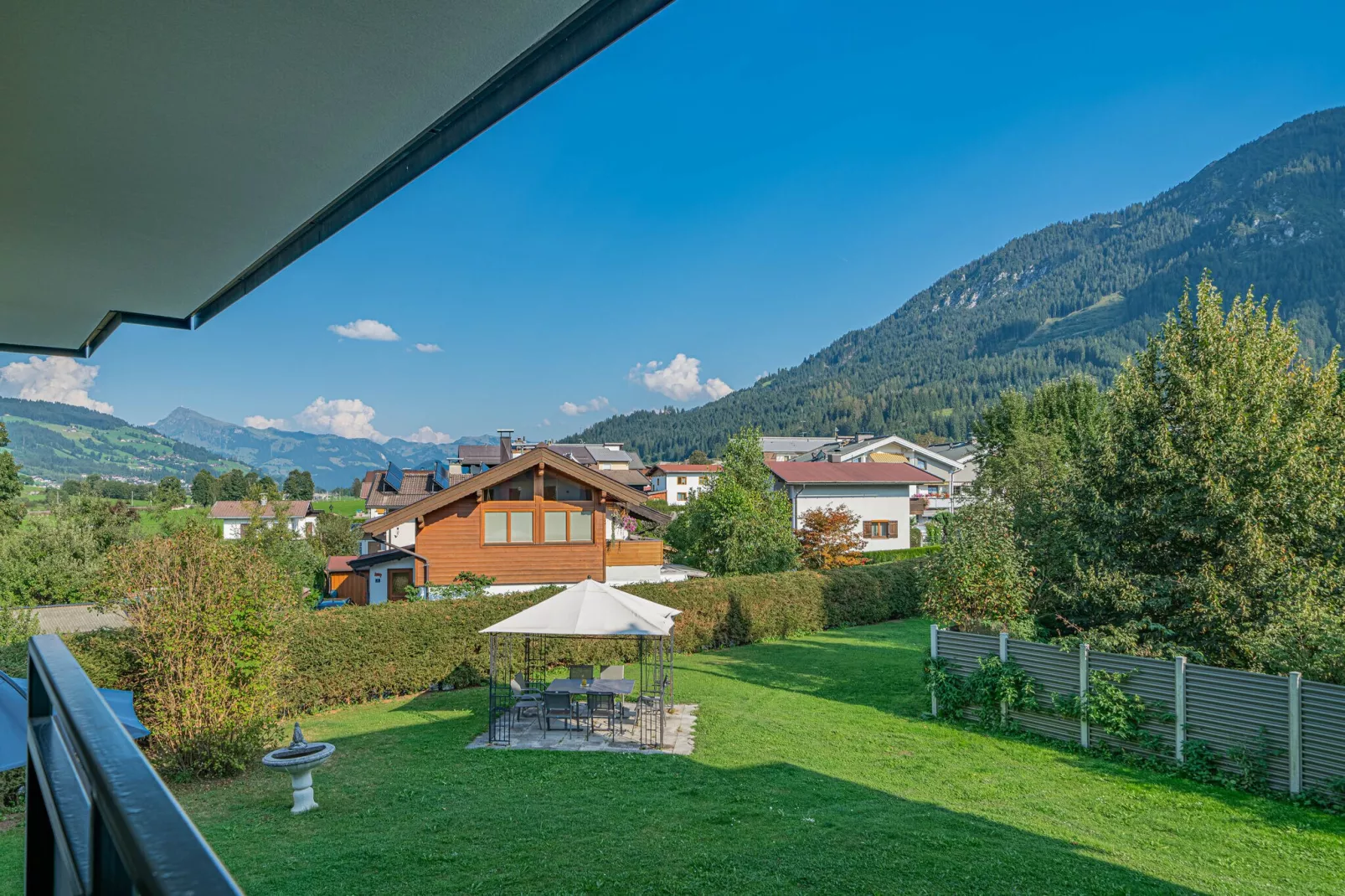 Haus Andrea Cäciel-Uitzicht zomer