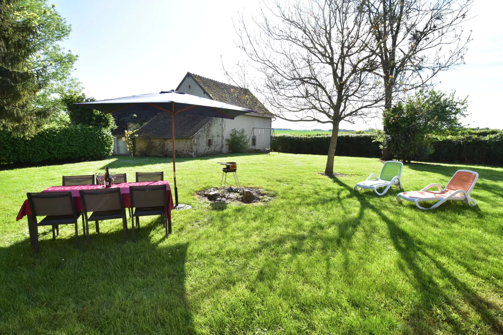Maison de vacances  St Maurice sur Aveyron ferme-Uitzicht zomer