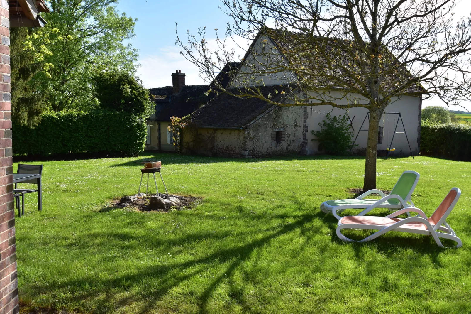 Maison de vacances  St Maurice sur Aveyron ferme-Tuinen zomer
