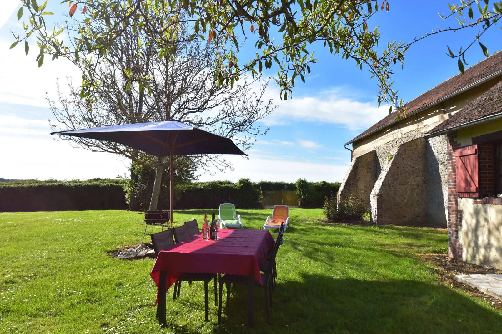 Maison de vacances  St Maurice sur Aveyron ferme-Tuinen zomer