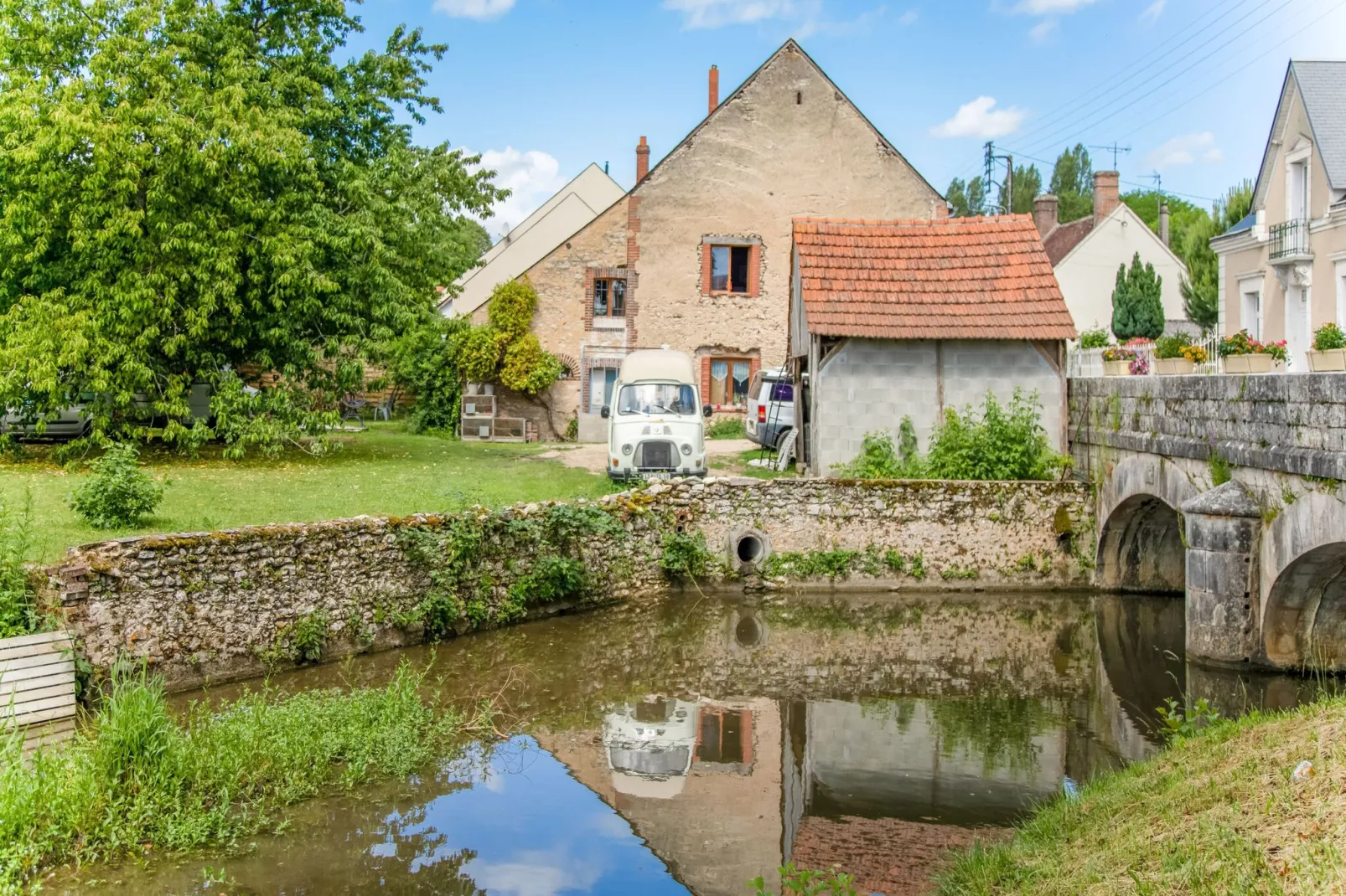 Fijn vakantiehuis in Châtillon-Coligny bij Canal de Briare-Uitzicht zomer