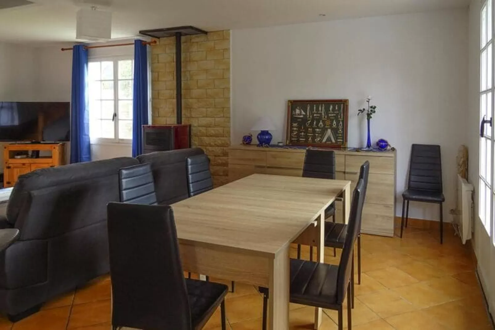 Holiday home Damgan-Kervoyal-Eetkamer