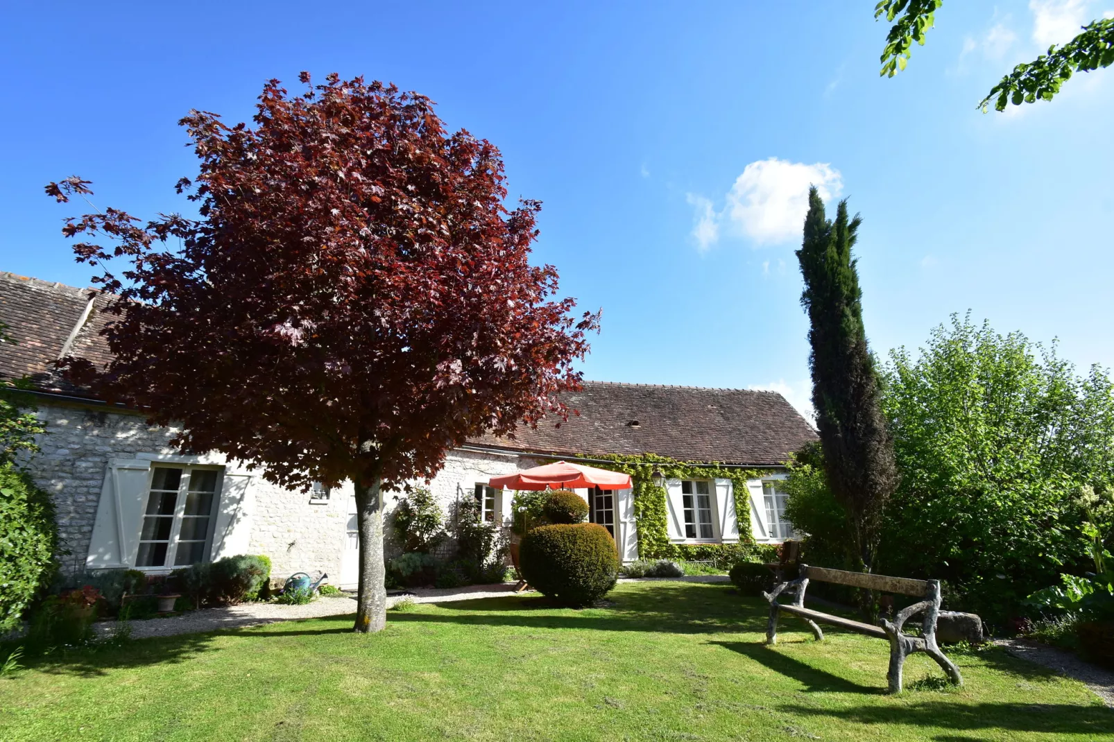 Les Remparts Fleuris-Buitenkant zomer