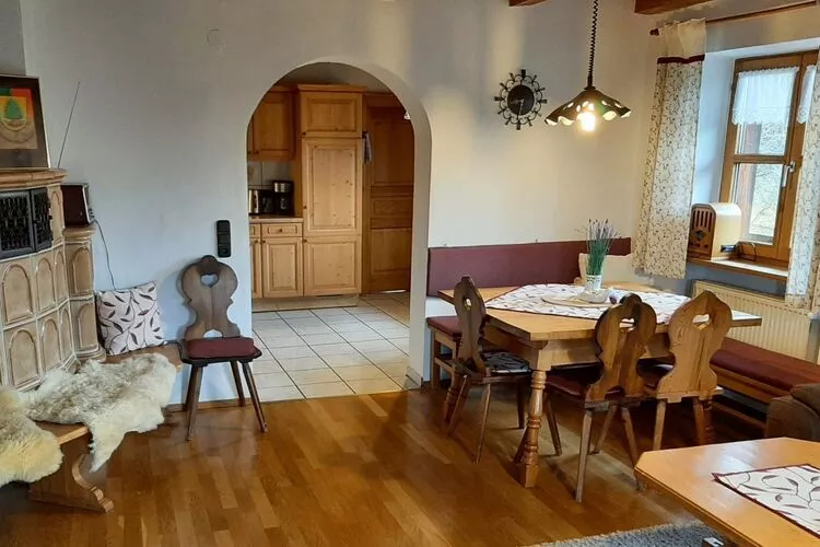 Ferienhaus Piller 4 Personen-Eetkamer