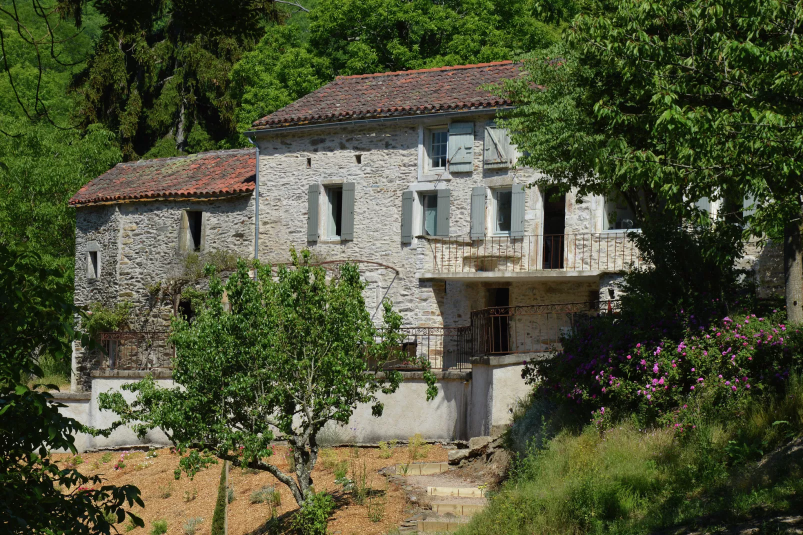 Domaine Courniou-Buitenkant zomer