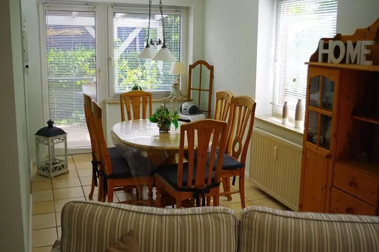 Niebüll-Ferienhaus Seebrise-Eetkamer