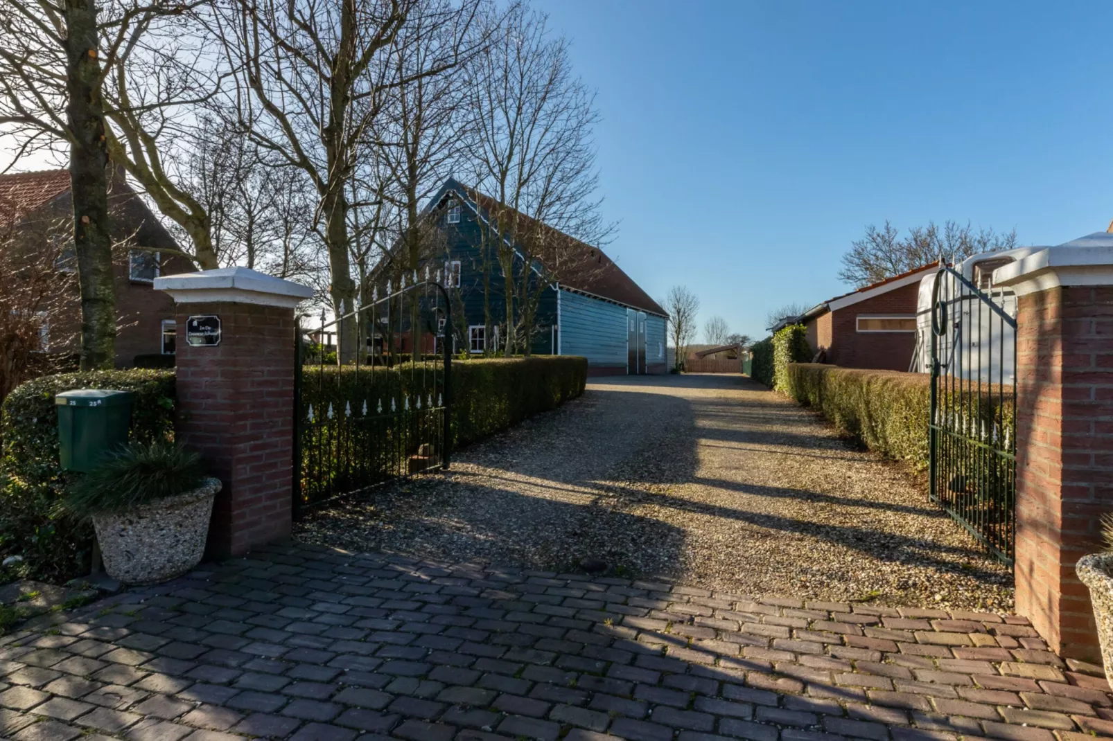 Vakantiehuis - Koudekerkseweg 25a  Biggekerke 'In de Zeeuwse Schuur'-Tuinen zomer