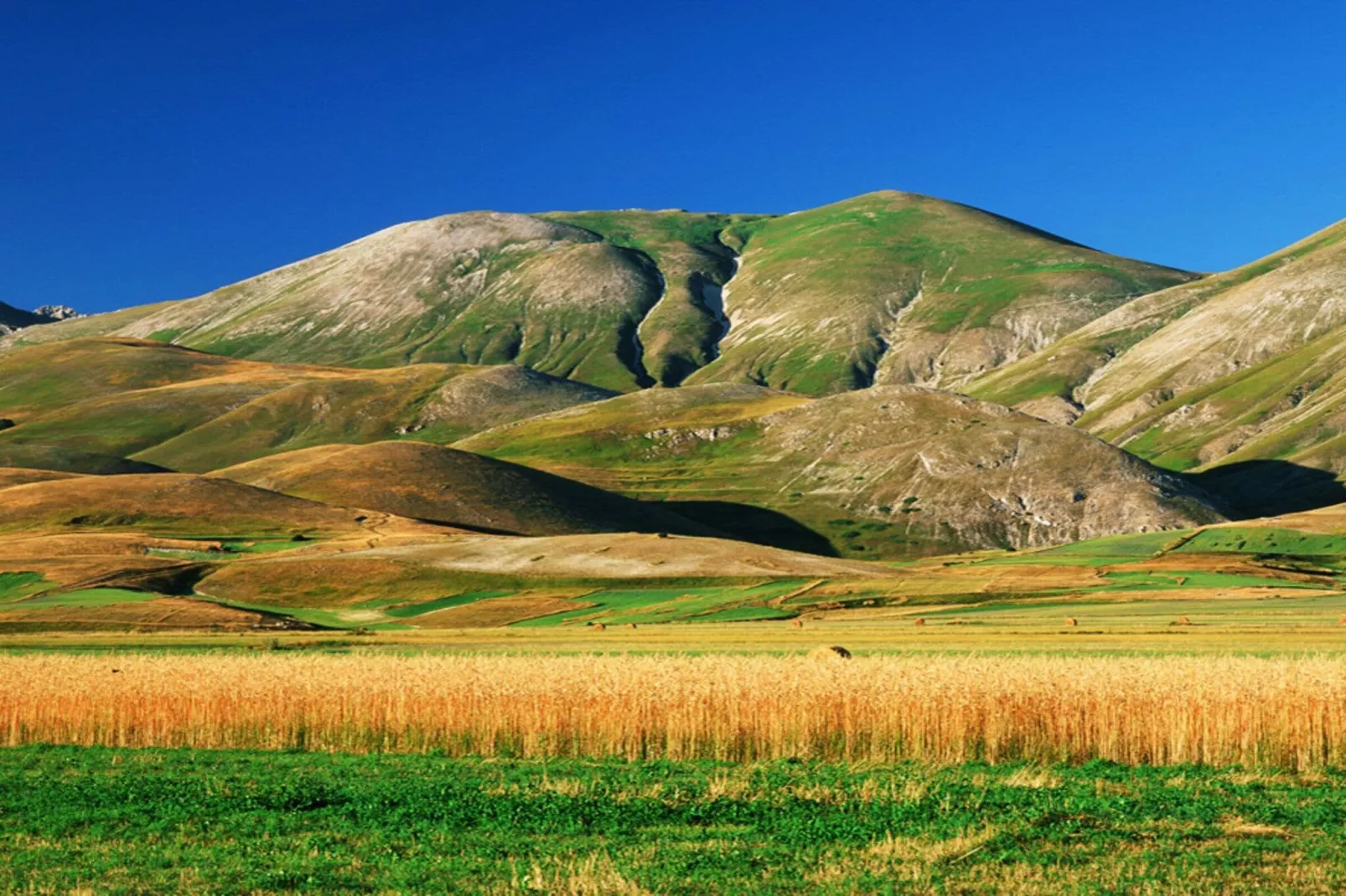 Il Vettore nei monti Sibillini-Gebieden zomer 20km