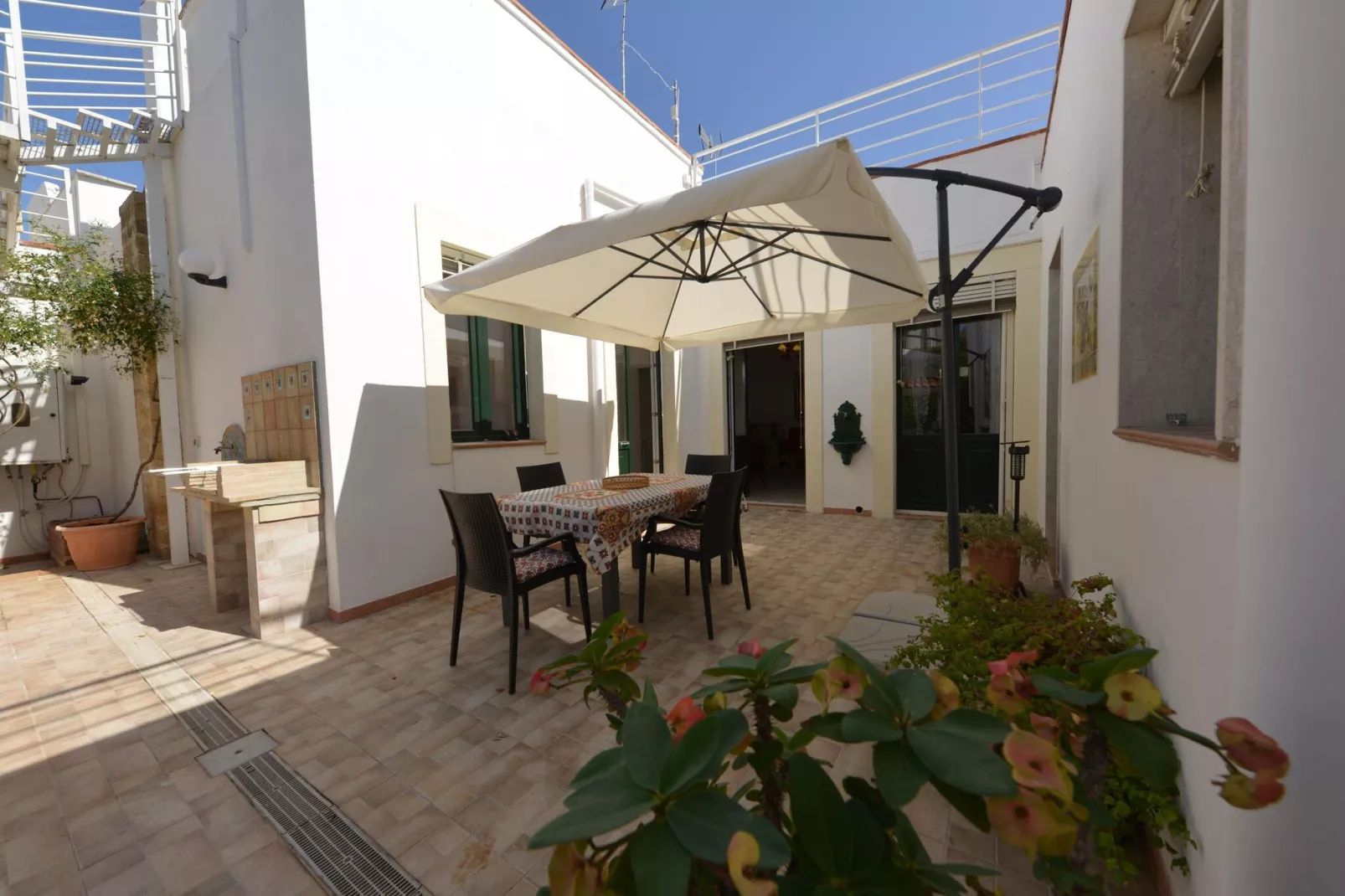 Casa Bianca Einzelhaus fuer 8 Personen  mit Privatpool-Terrasbalkon