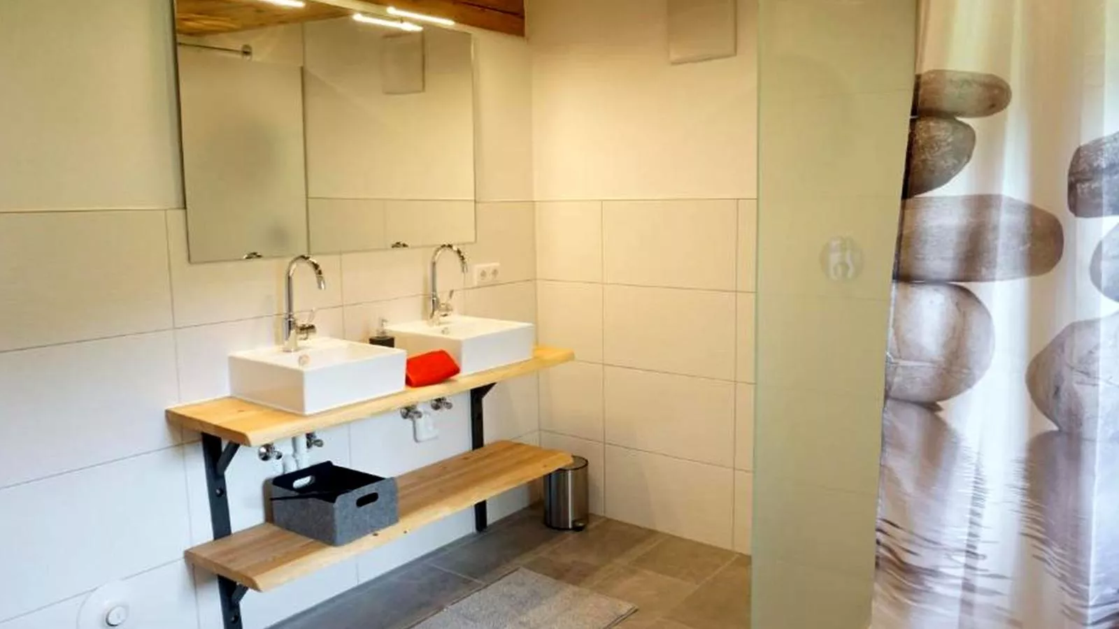 Kraftplatz am Litzlhof Large-Badkamer
