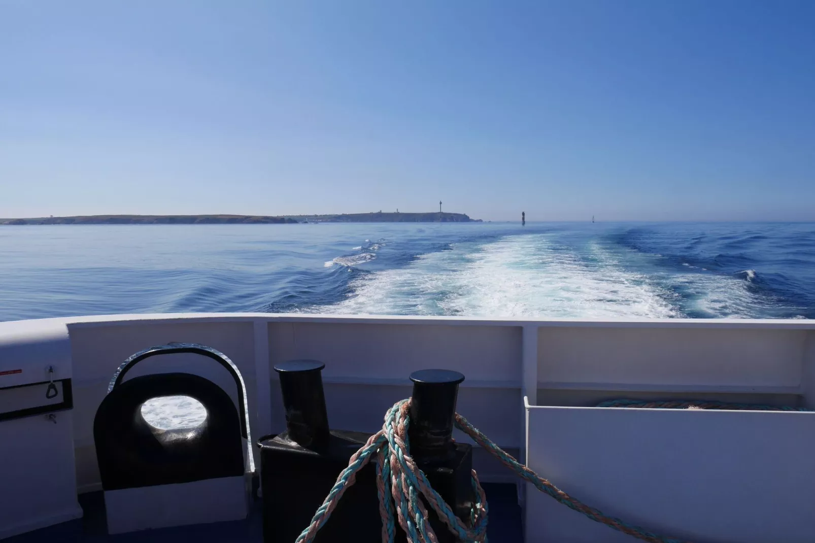 Steinhaus mit Meerblick auf der Insel Ouessant-Waterzicht