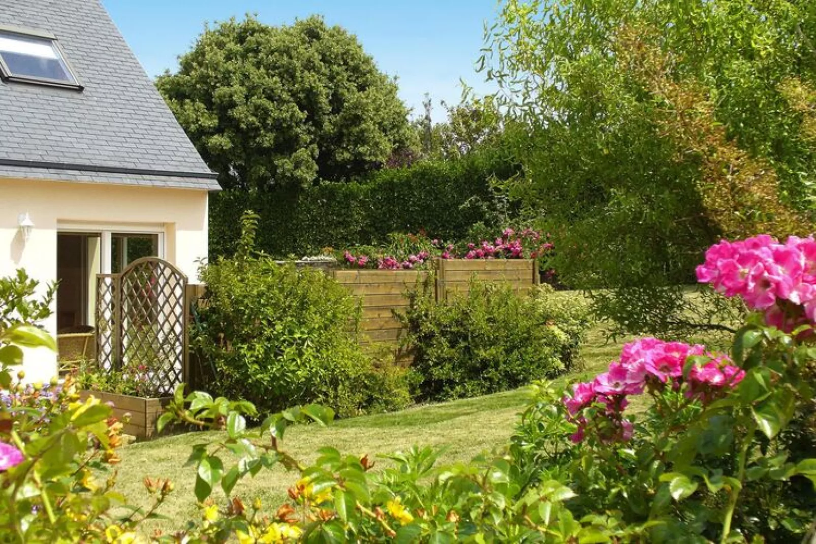 Ferienhaus in Strandnähe Plouarzel-Tuinen zomer