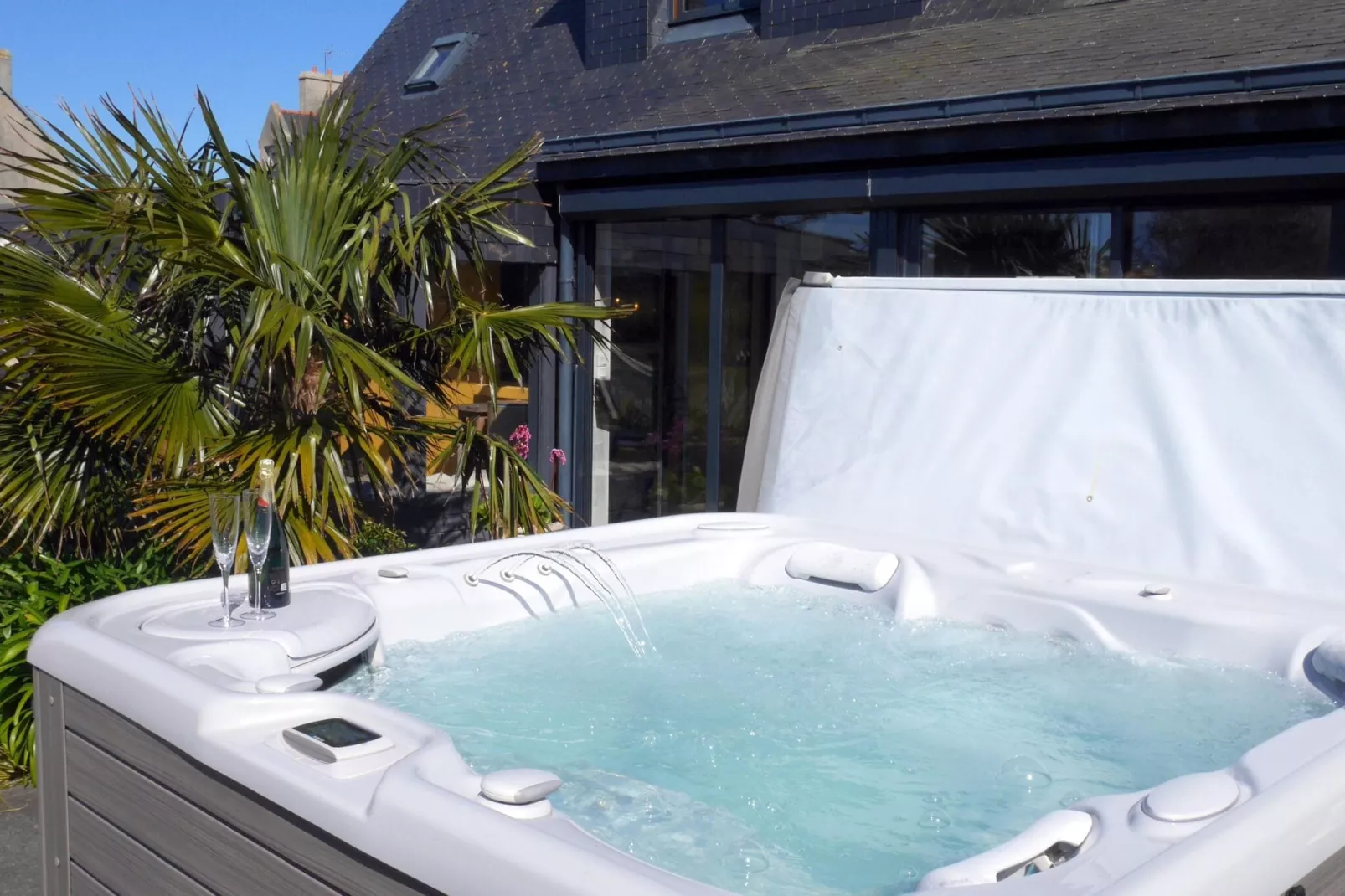 Ferienhaus mit Jacuzzi in Guisseny-Spa