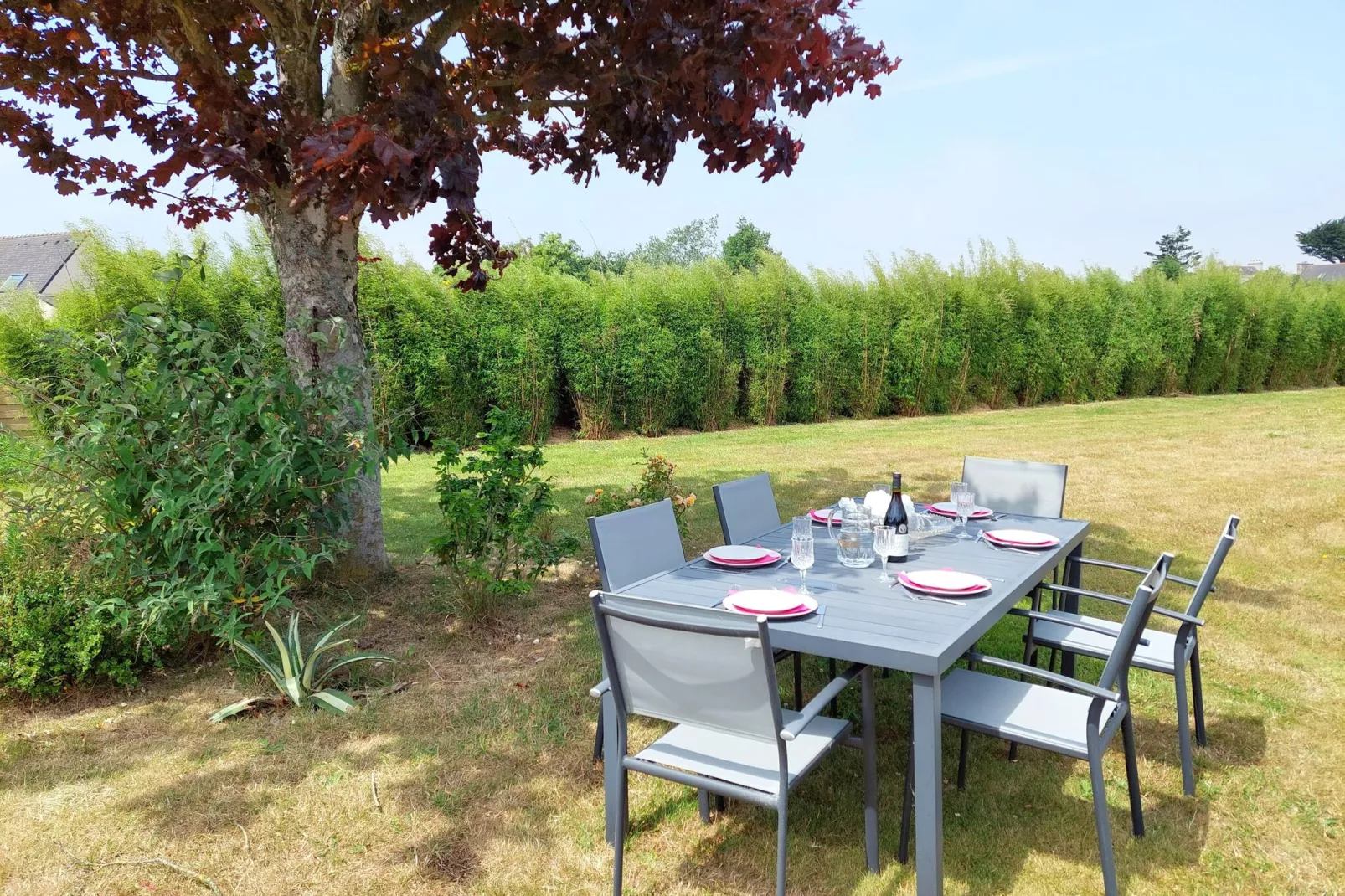 Ferienhaus mit Jacuzzi in Guisseny-Tuinen zomer