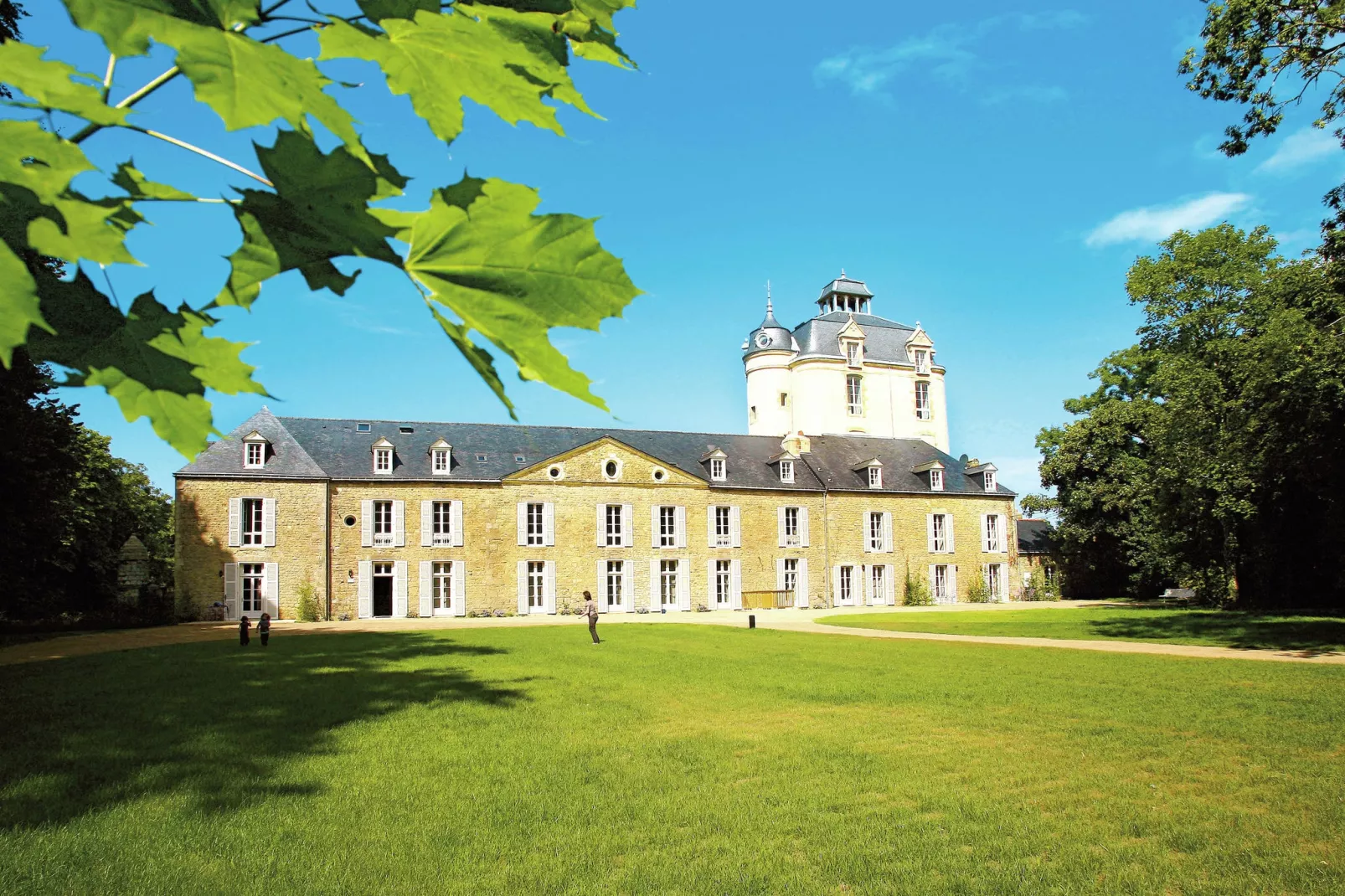 Le Château de Keravéon 2-Buitenkant zomer