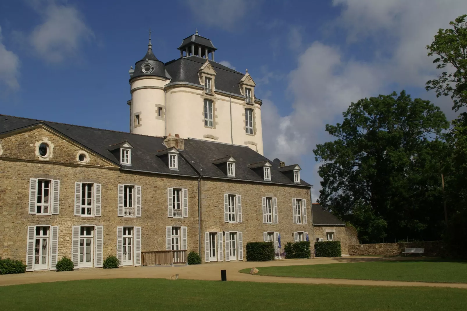 Le Château de Keravéon 2-Buitenkant zomer