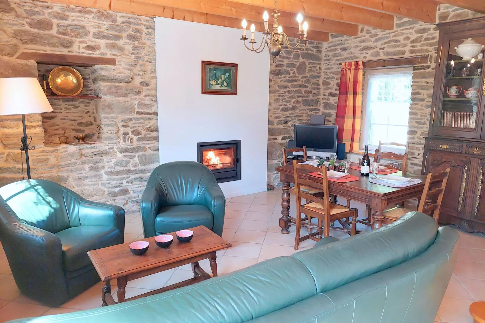 Steinhaus mit Kamin Plouénan-Woonkamer