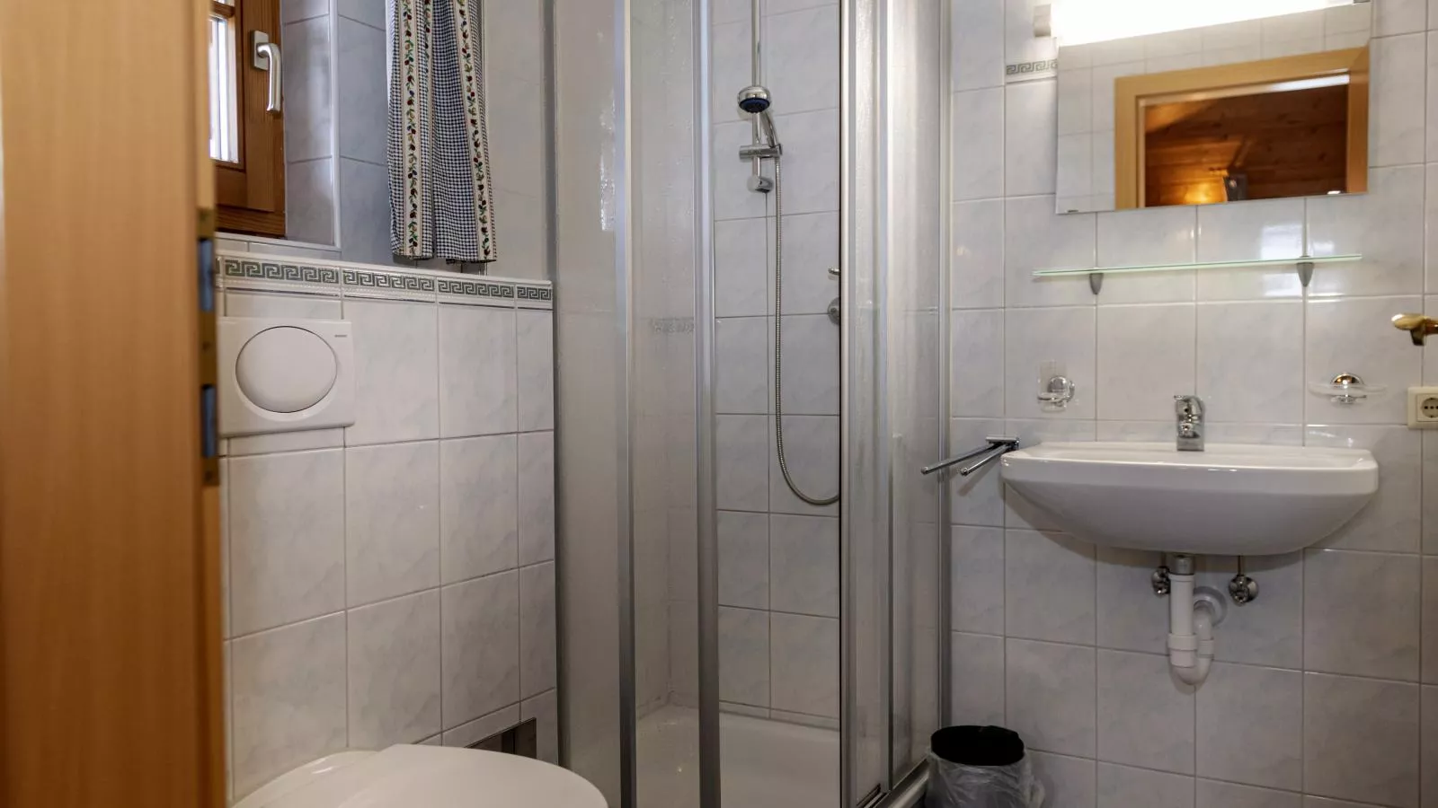 Urige Doppelhaushälfte 12-Badkamer