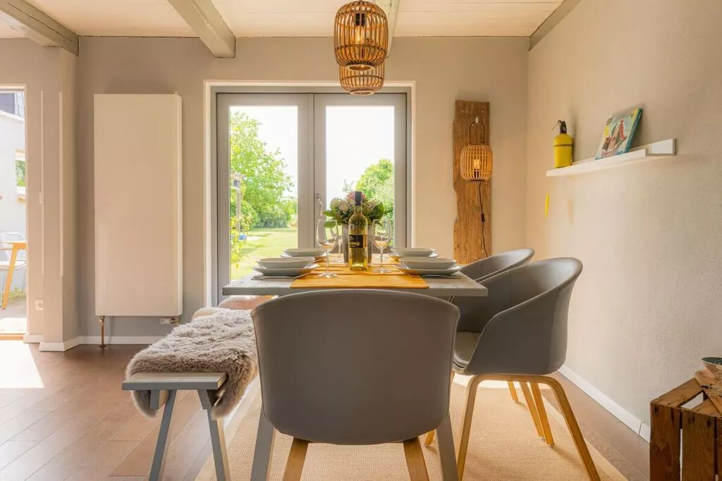 298308-Eetkamer
