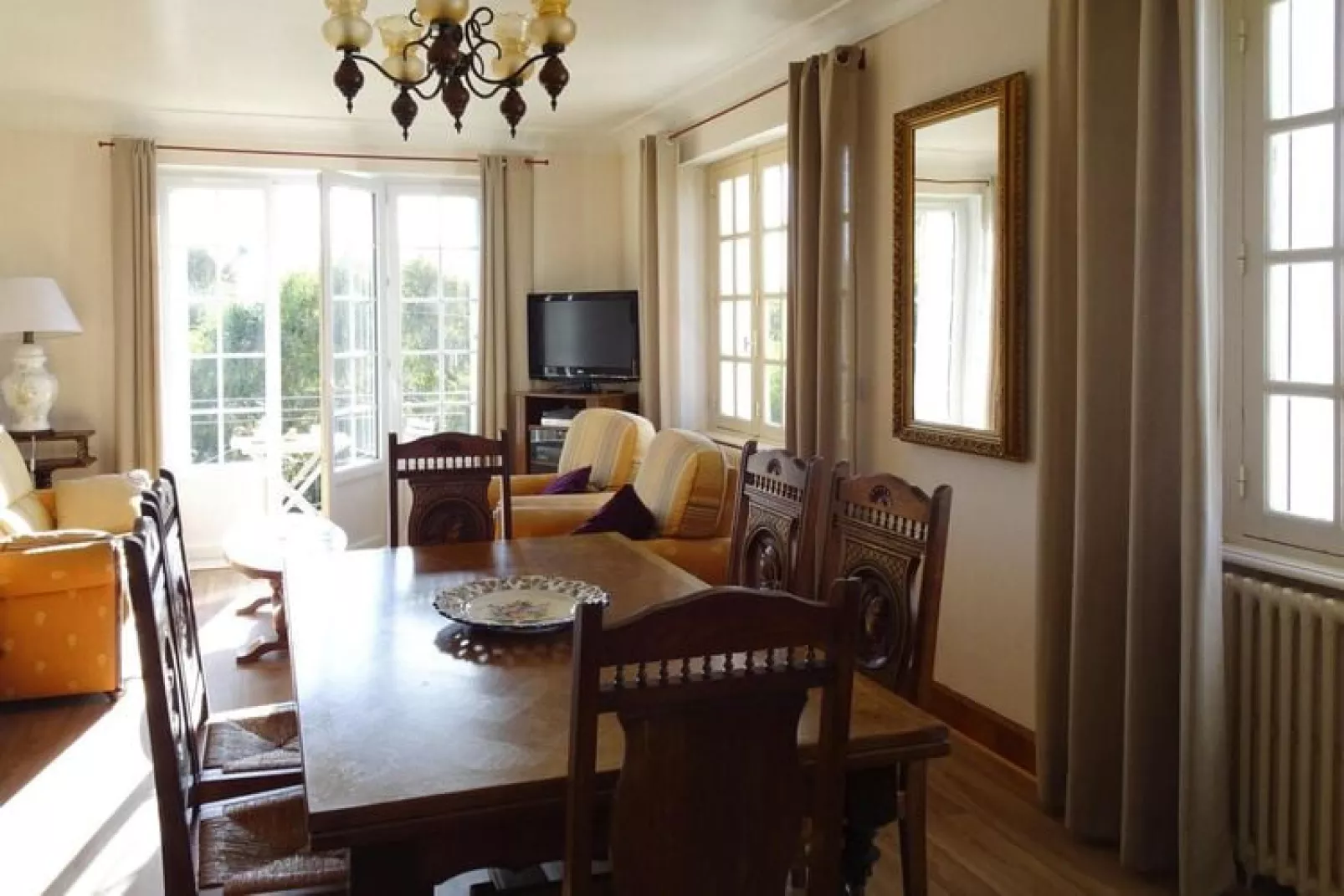 Holiday home Plouhinec-Eetkamer
