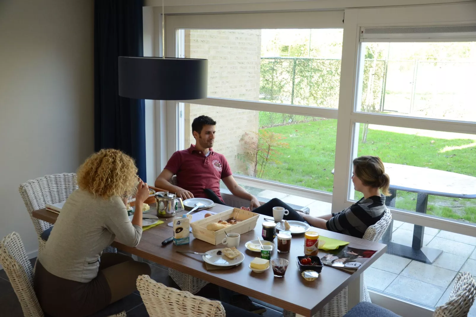 Riant vakantiehuis met tuin op slechts 800 m van zee gelegen-Eetkamer